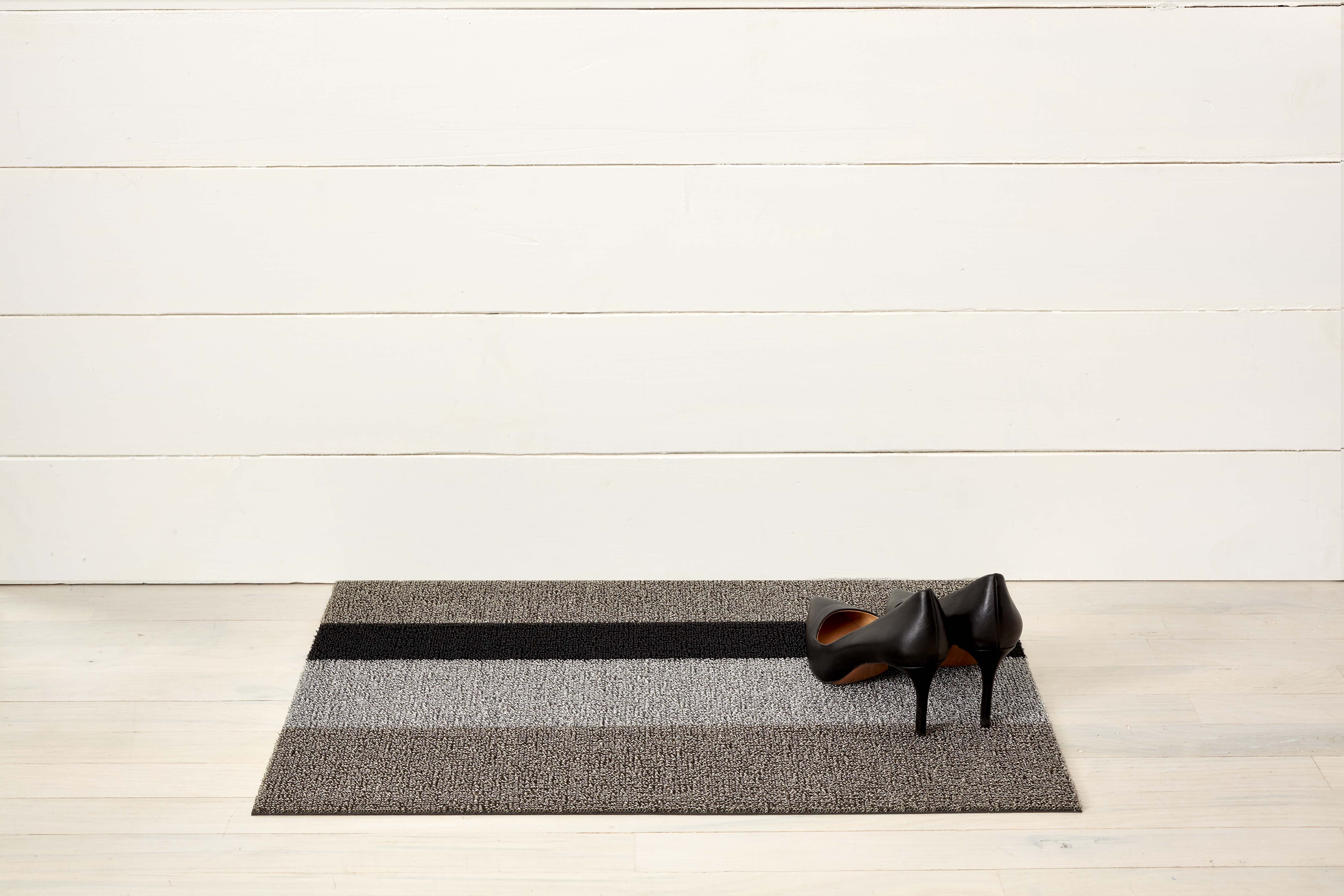 BOLD STRIPE SHAG DOORMAT, SILVER & BLACK